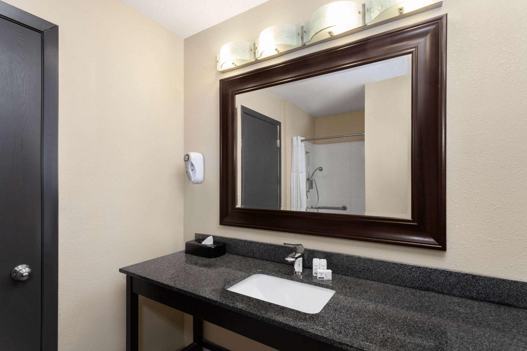 Super 8 By Wyndham Copley Akron Luaran gambar